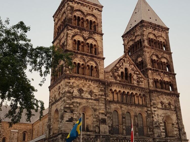 هتل Bishops Arms Lund