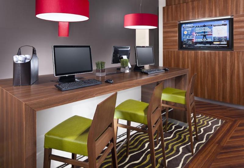 בית מלון כפרי Courtyard By Marriott Paris Arcueil