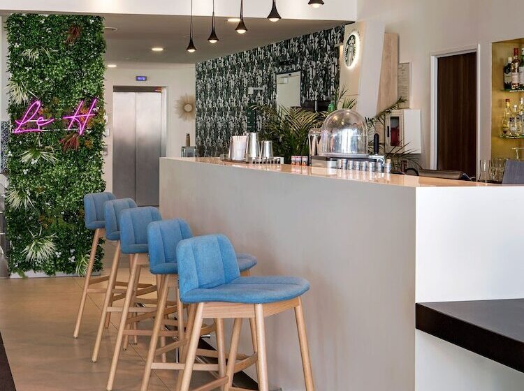 هتل Holiday Inn Marseille Airport, An Ihg