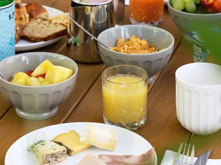 ホテル Holiday Inn Marseille Airport, An Ihg