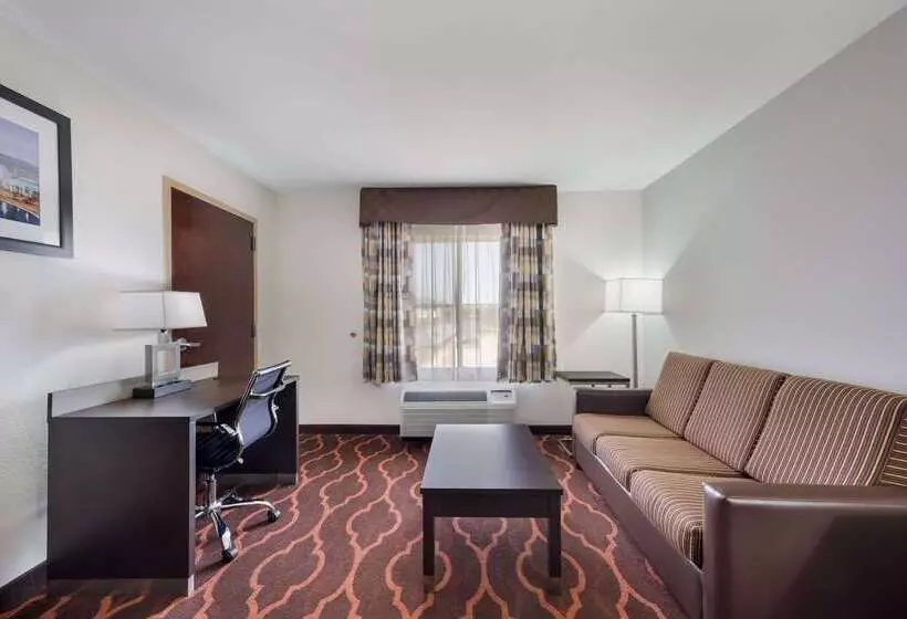 בית מלון כפרי Quality Inn & Suites Huntsville Research Park Area