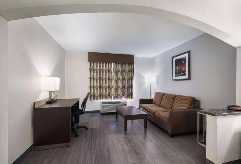 בית מלון כפרי Quality Inn & Suites Huntsville Research Park Area