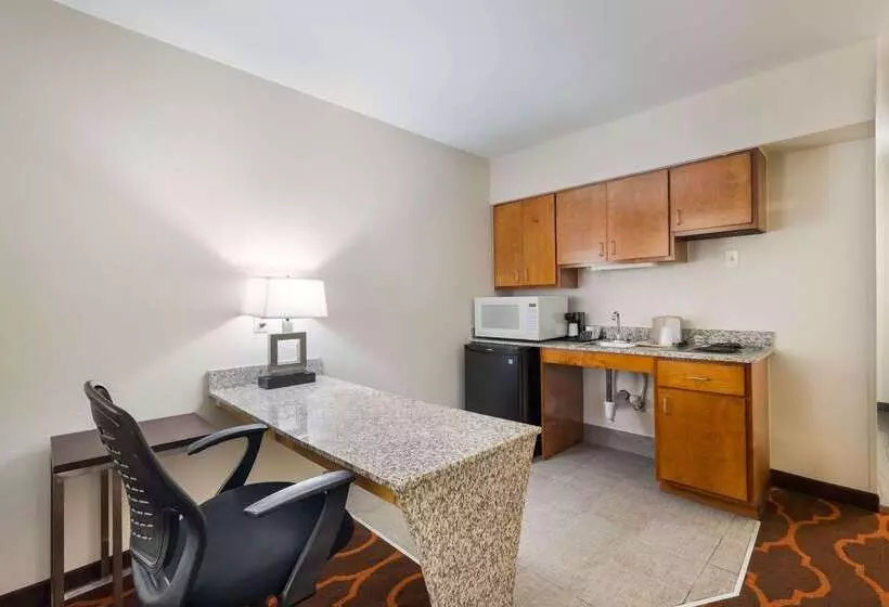 בית מלון כפרי Quality Inn & Suites Huntsville Research Park Area