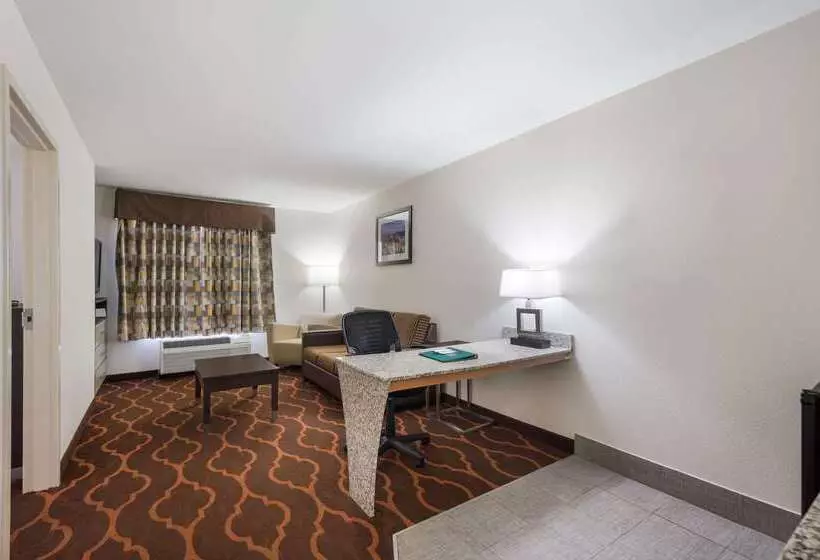 בית מלון כפרי Quality Inn & Suites Huntsville Research Park Area