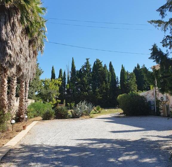 تختخواب و صبحانه Au Secret Des Brégines