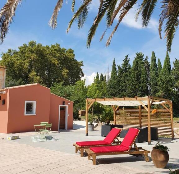 تختخواب و صبحانه Au Secret Des Brégines