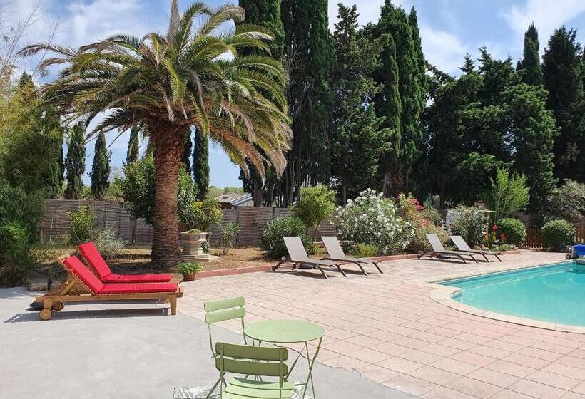 تختخواب و صبحانه Au Secret Des Brégines