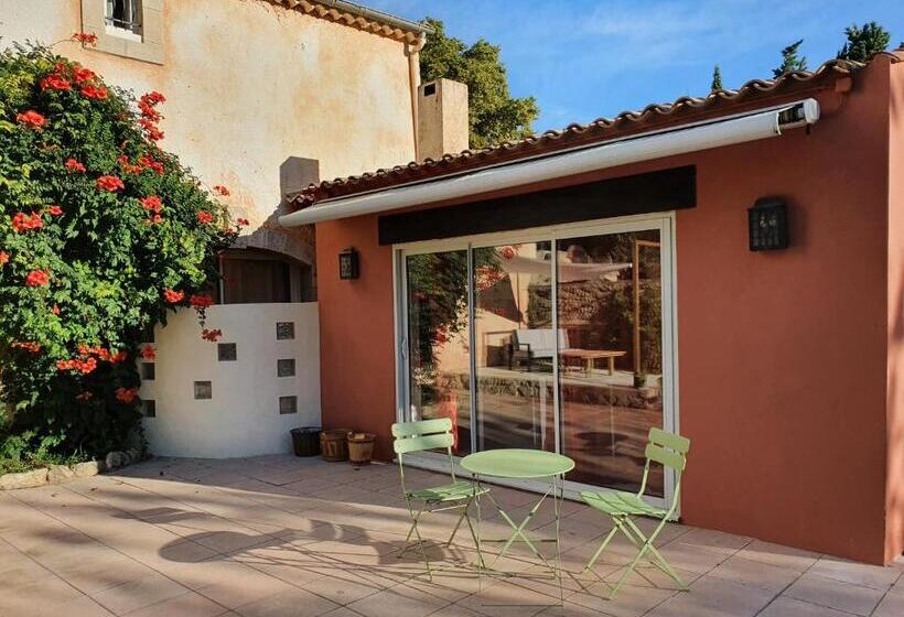 تختخواب و صبحانه Au Secret Des Brégines