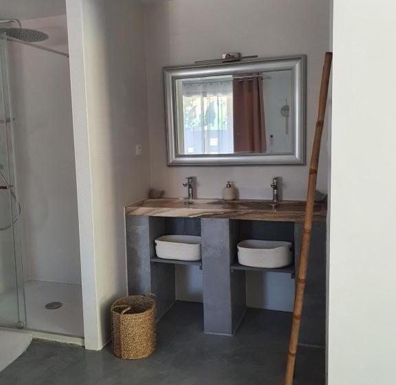 تختخواب و صبحانه Au Secret Des Brégines