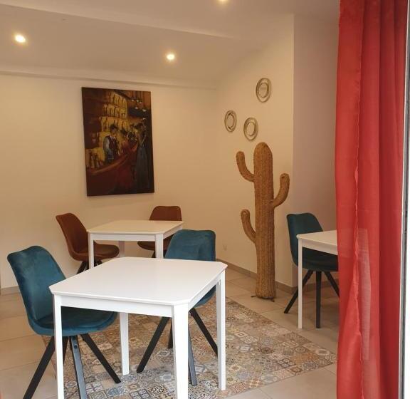 تختخواب و صبحانه Au Secret Des Brégines