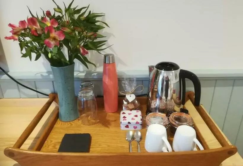 تختخواب و صبحانه Sea Breeze