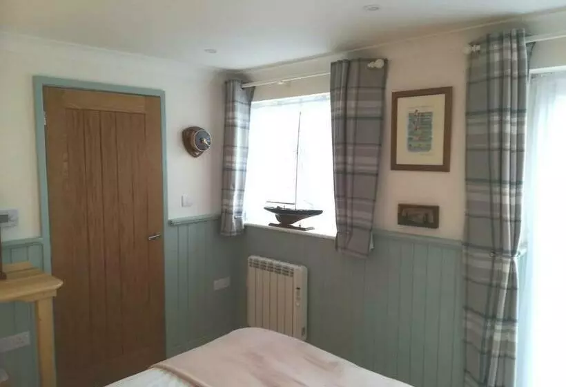 تختخواب و صبحانه Sea Breeze