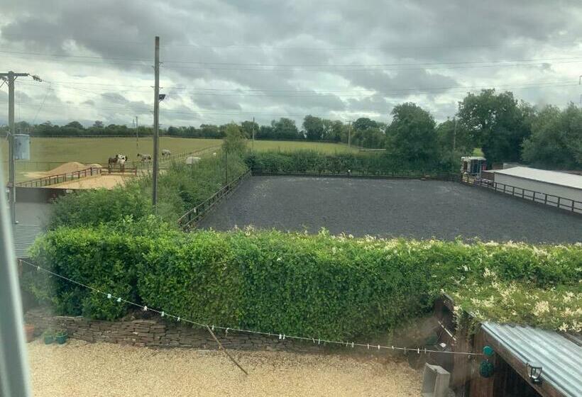 Old Gloucester Road Farm Bed And Breakfast