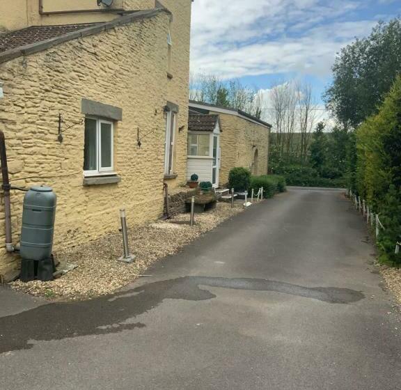 Old Gloucester Road Farm Bed And Breakfast