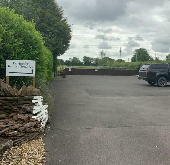 Old Gloucester Road Farm Bed And Breakfast