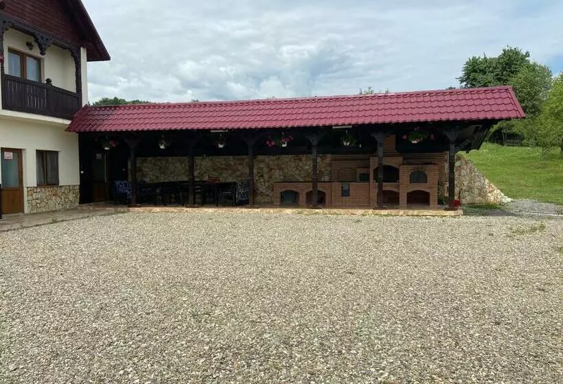 Majatalo Conacul Lupilor