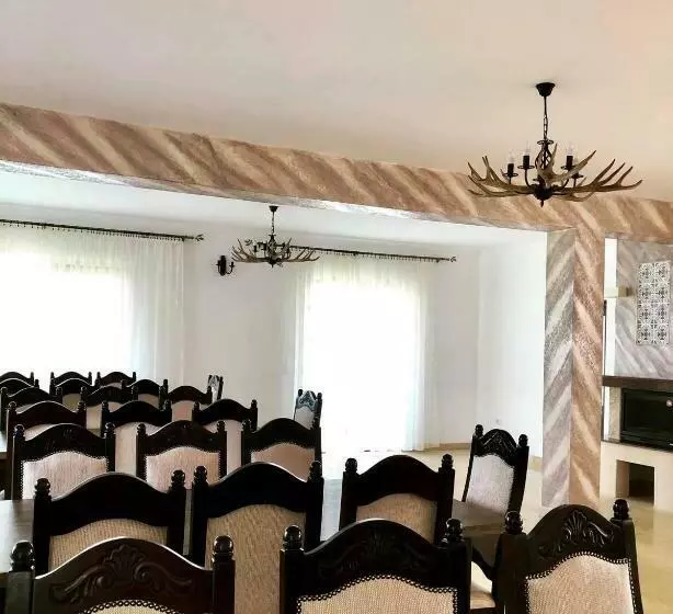 Majatalo Conacul Lupilor