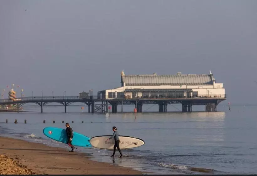Majatalo Megs Island Guest House