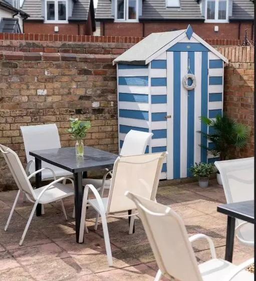 Majatalo Megs Island Guest House