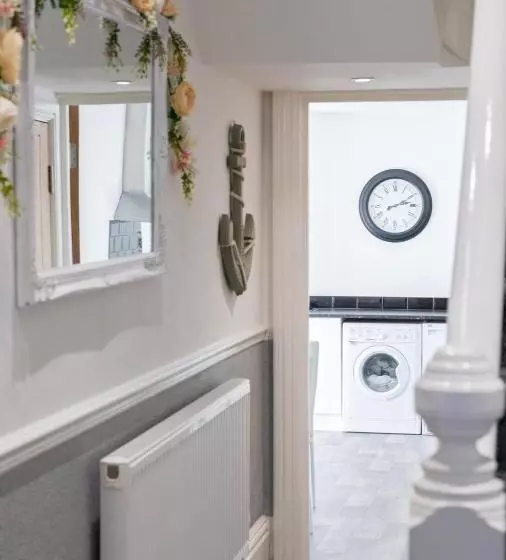 Majatalo Megs Island Guest House