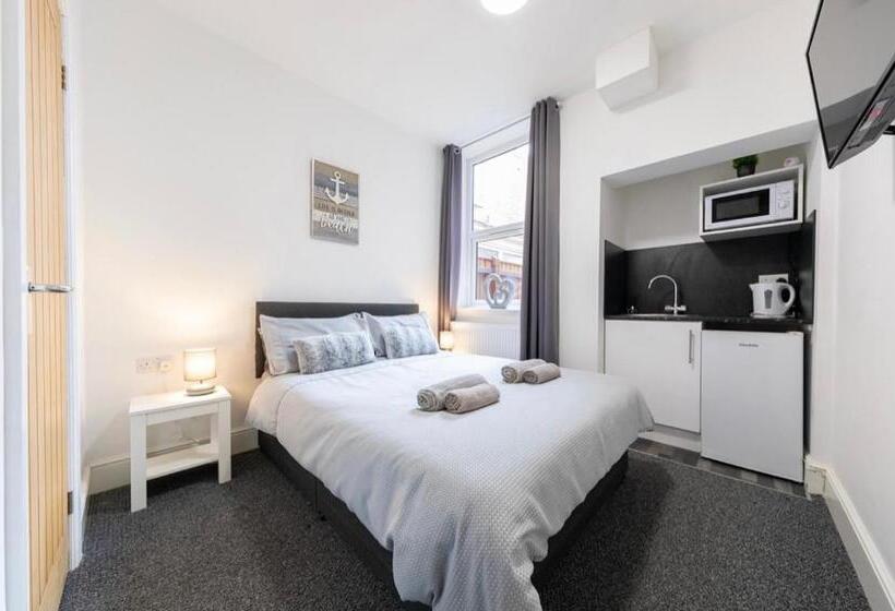 Pensjonat Megs Island Guest House