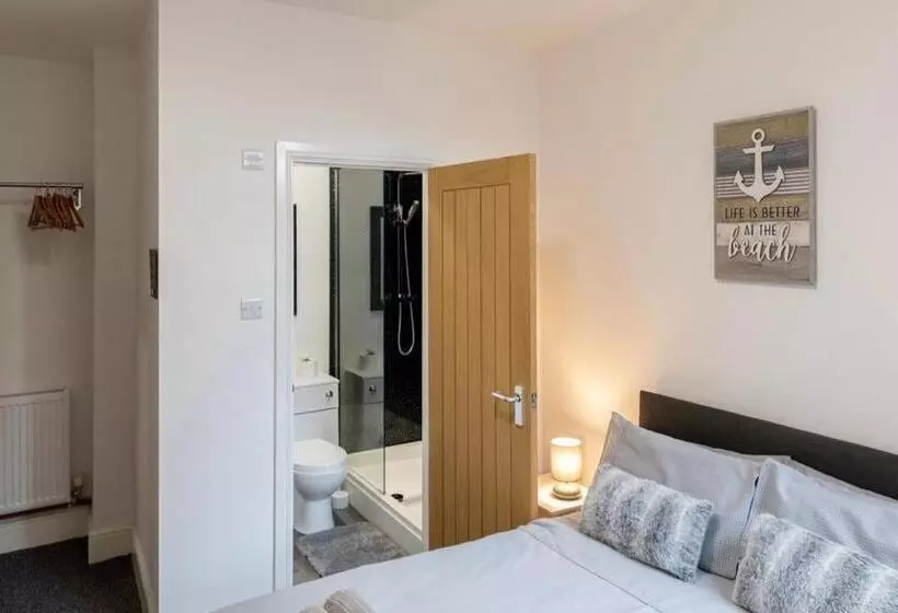 Majatalo Megs Island Guest House