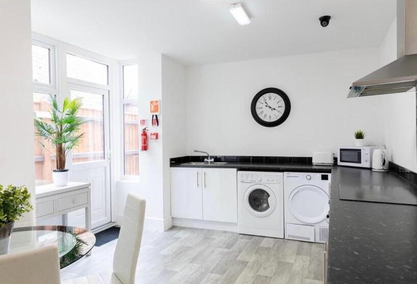 Pensjonat Megs Island Guest House