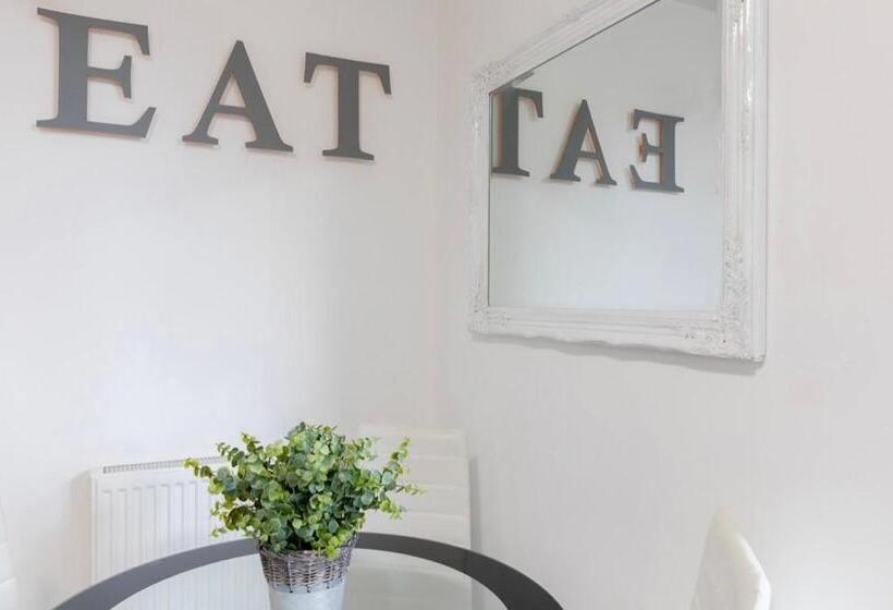 Pensjonat Megs Island Guest House