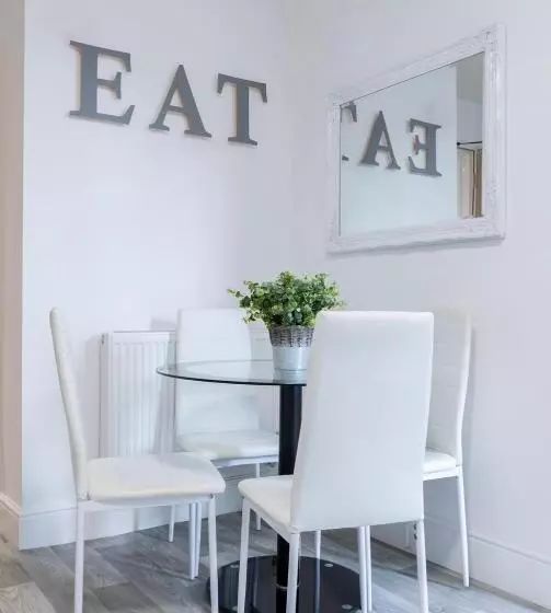 Majatalo Megs Island Guest House