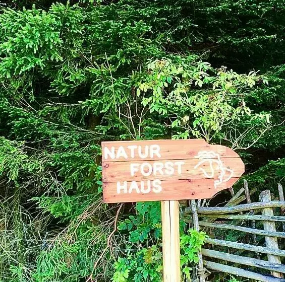 Aamiaismajoitus (B&B) Naturforsthaus Gartenblick Für Hunde Und Naturverbundene Menschen