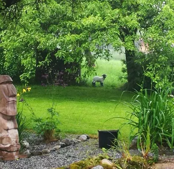Aamiaismajoitus (B&B) Naturforsthaus Gartenblick Für Hunde Und Naturverbundene Menschen