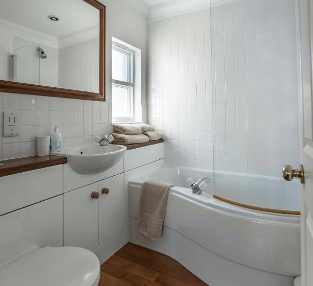 بنسيون Cranborne House