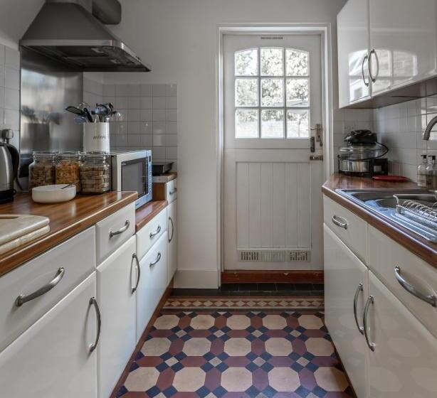 بنسيون Cranborne House