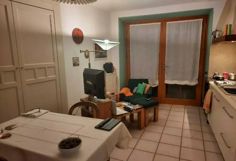 Aamiaismajoitus (B&B) Alla Curva Di Elia Manzoni