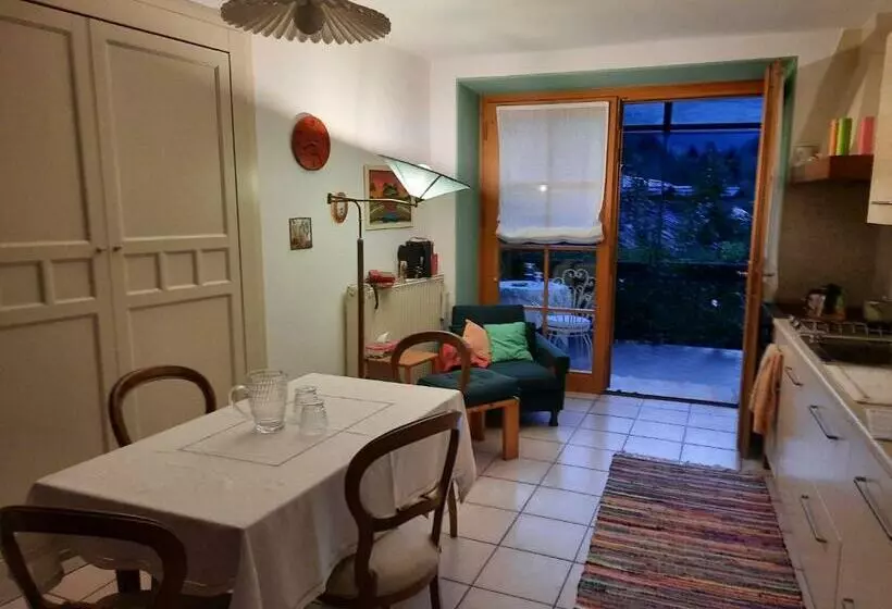 Aamiaismajoitus (B&B) Alla Curva Di Elia Manzoni