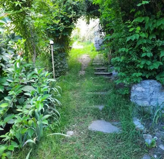 Aamiaismajoitus (B&B) Alla Curva Di Elia Manzoni