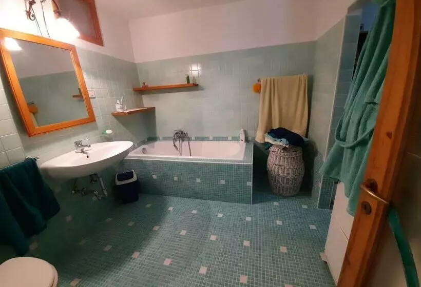 Aamiaismajoitus (B&B) Alla Curva Di Elia Manzoni