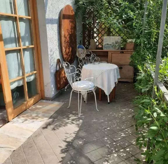 Aamiaismajoitus (B&B) Alla Curva Di Elia Manzoni