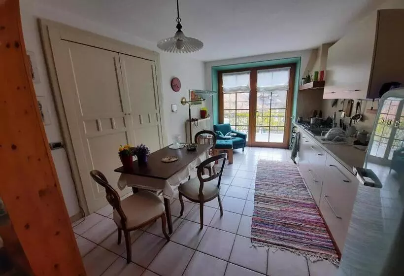 Aamiaismajoitus (B&B) Alla Curva Di Elia Manzoni