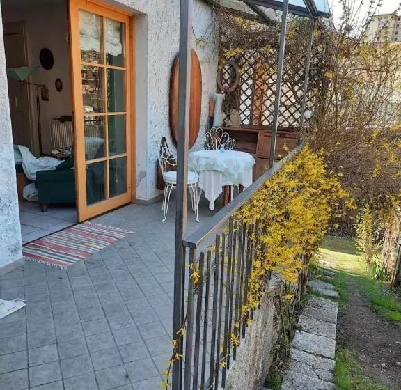 Aamiaismajoitus (B&B) Alla Curva Di Elia Manzoni