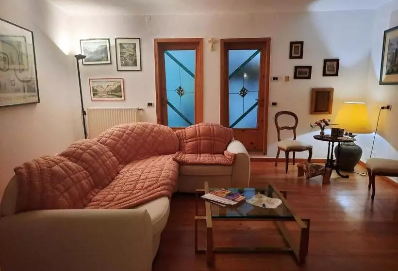 Aamiaismajoitus (B&B) Alla Curva Di Elia Manzoni