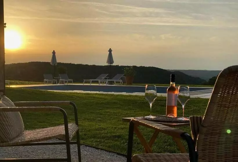 ベッドアンドブレックファースト Domaine De Cazal   Chambres D Hôtes Avec Piscine Au Cœur De 26 Hectares De Nature Préservée