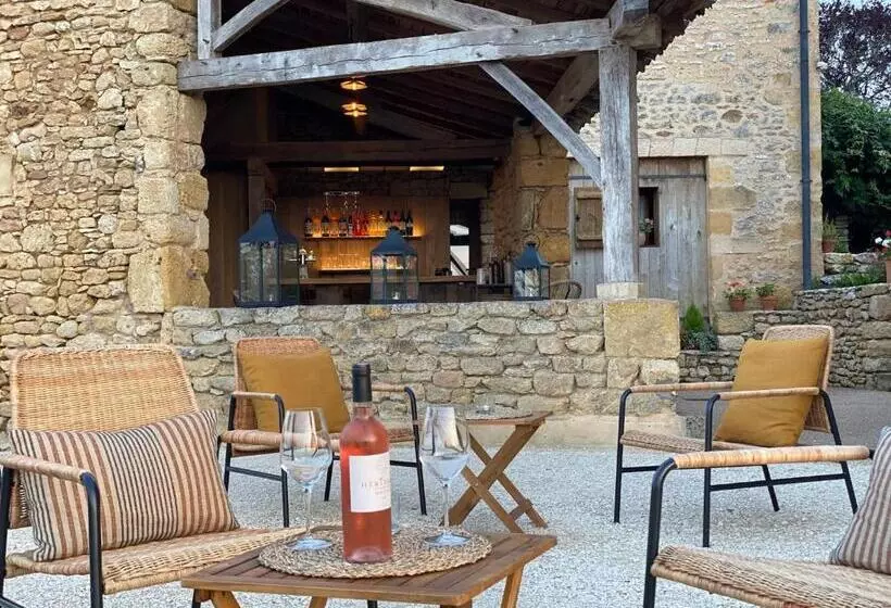 ベッドアンドブレックファースト Domaine De Cazal   Chambres D Hôtes Avec Piscine Au Cœur De 26 Hectares De Nature Préservée