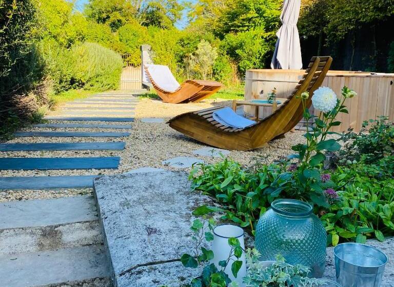 مبيت وإفطار Gîte Verveine Bain Nordique Jacuzzi L écrin De Verdure Chinon