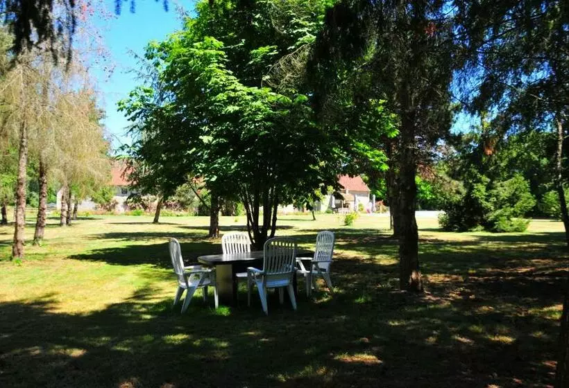 تختخواب و صبحانه Les Guenins