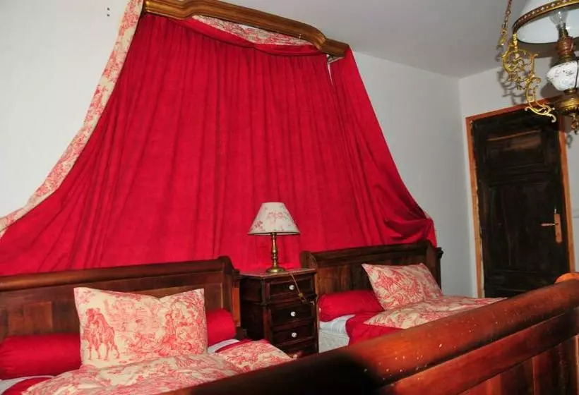 تختخواب و صبحانه Les Guenins