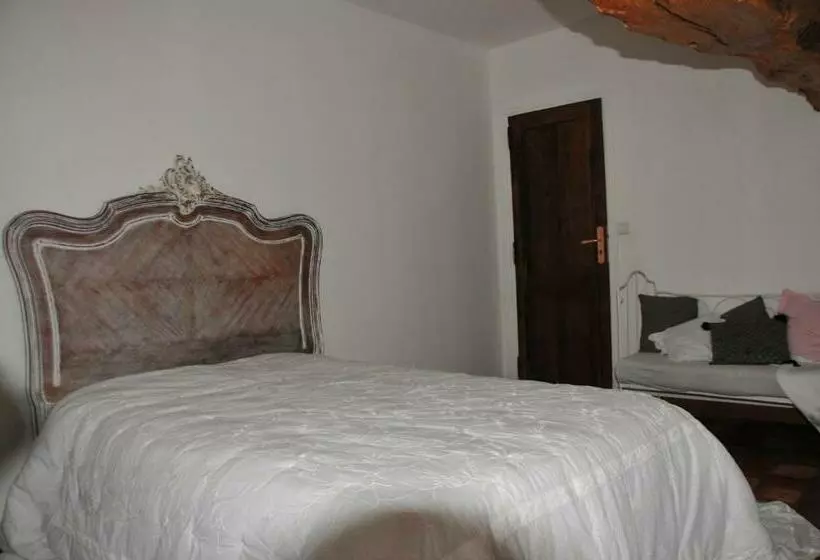 تختخواب و صبحانه Les Guenins