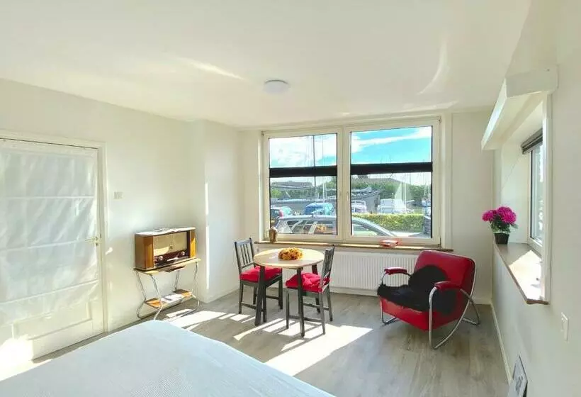 Aamiaismajoitus (B&B) Who S Anton For You Or Two, Monnickendam Near Amsterdam