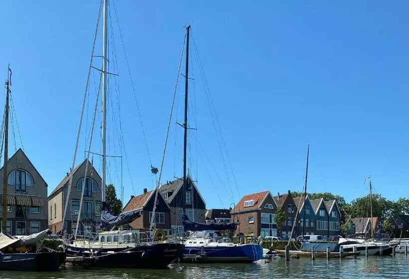 Aamiaismajoitus (B&B) Who S Anton For You Or Two, Monnickendam Near Amsterdam