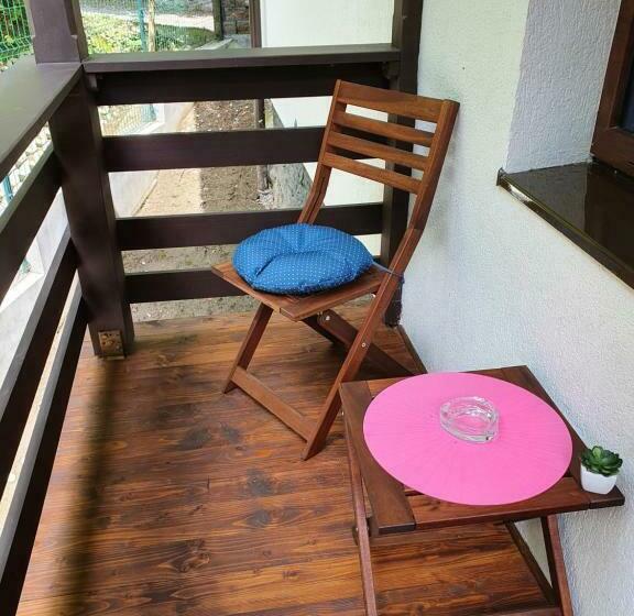 膳宿费 Laura Villa